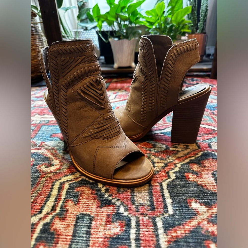 Vince Camuto Karinta Block Heel Bootie - Size 8